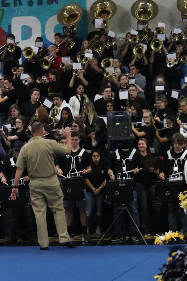 Band performs Armed Forces song at Veterans Day pep rally