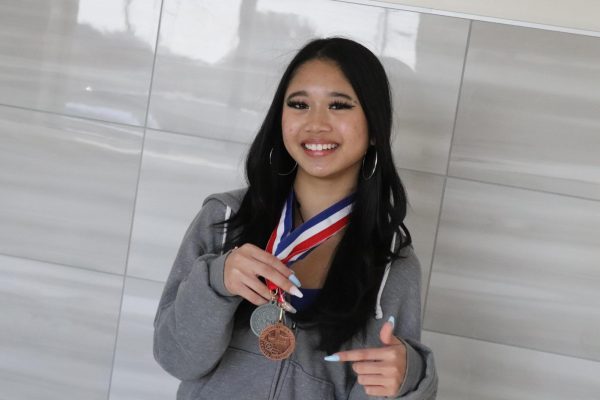 Sophomore Kayleen To wins medals in Debate and Feature Writing in 2023.